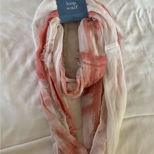 Simply Vera Vera Wang Pink and White Infinity Scarf NWT